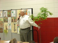 Mayor Maxwell presenting tree to Drew Central Elementary
